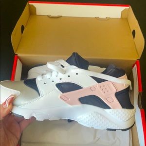 Women Nike Hurache’s